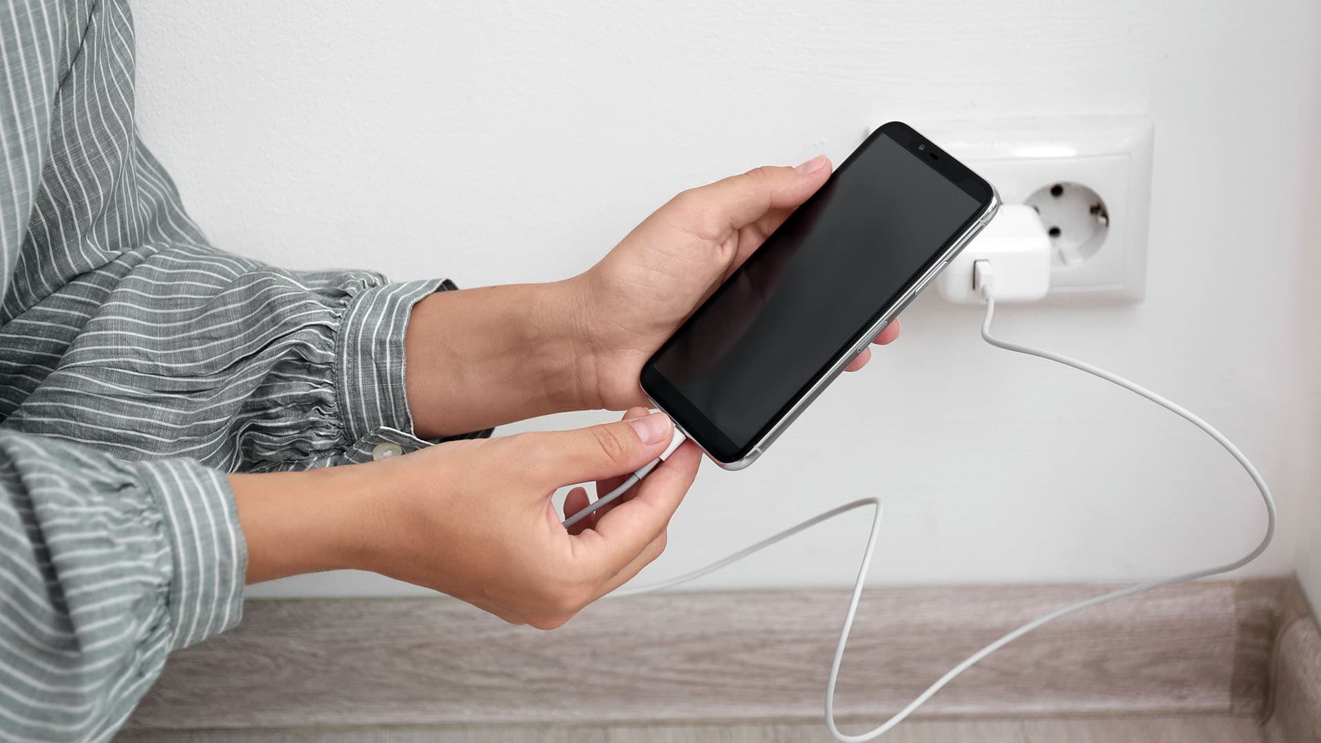 Maksanko liikaa sähköstä? Miten vaihdat sähköliittymää?