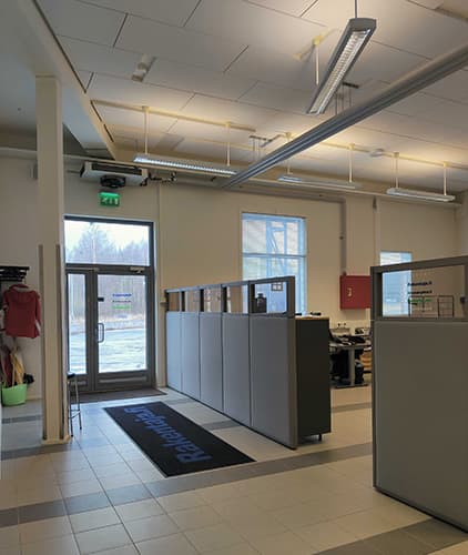 <p data-block-key="4feoy">Toimiston sisääntulon tulisi sanoa: "tervetuloa". Kuva Rakentajan vanhalta toimistolta.</p>