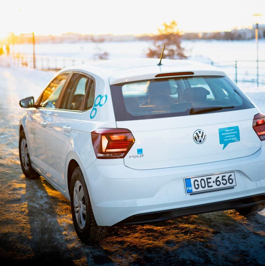 Sähkökäyttöidet taloyhtiöautot ovat aina latauksessa ollessaan parkissa. Bensa-autoissa on maksukortti sisällä.