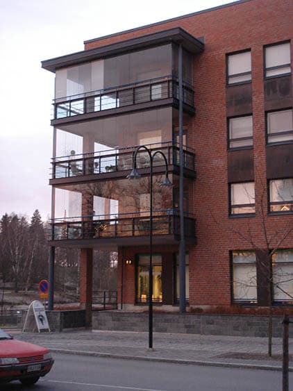 <p data-block-key="40a7c">Julkisivujen tavoin ikkunoiden pahin rasitus syntyy rannikkoalueilla, joissa haasteena on viistosade.</p>