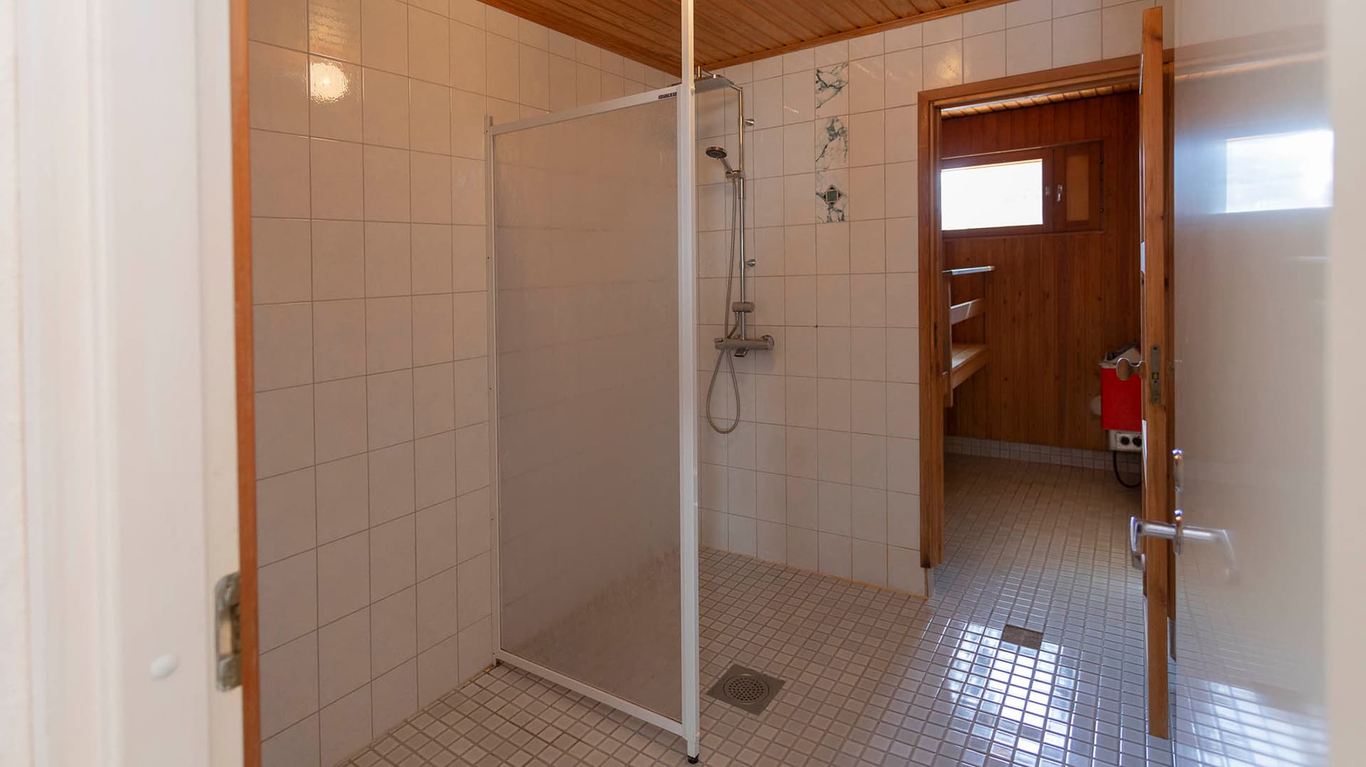 Rivitalohuoneiston pesuhuoneen ja saunan  remontti: Näin se tehtiin