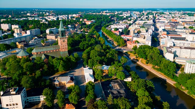 Turku ilmakuvassa kesällä