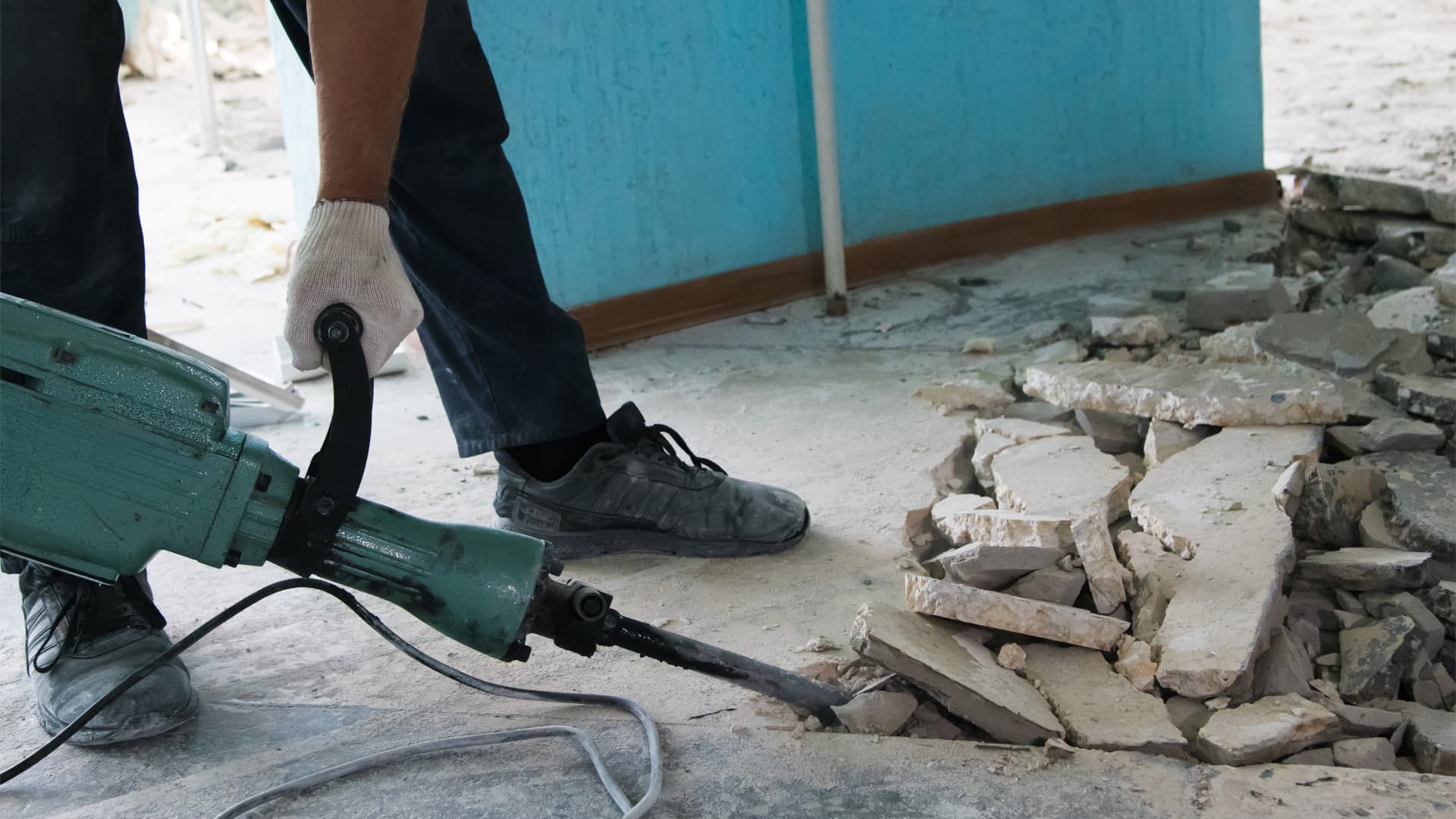 Betonin piikkaus tuottaa kovaa ja jatkuvaa melua, joka kerryttää melualtistustakuormaa