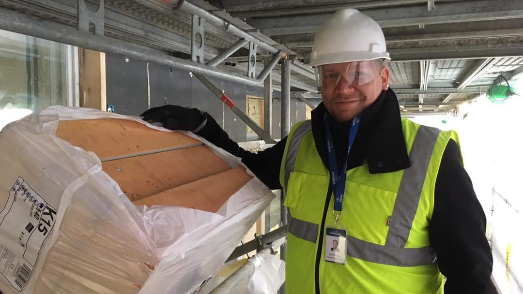Kingspan tarjoaa tehokkaat lämmöneristeet muun muassa julkisivuun.