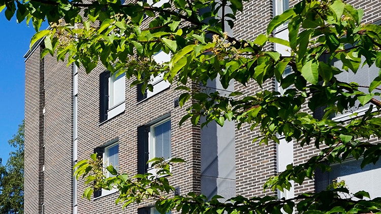 Vähähiilinen julkisivutiili