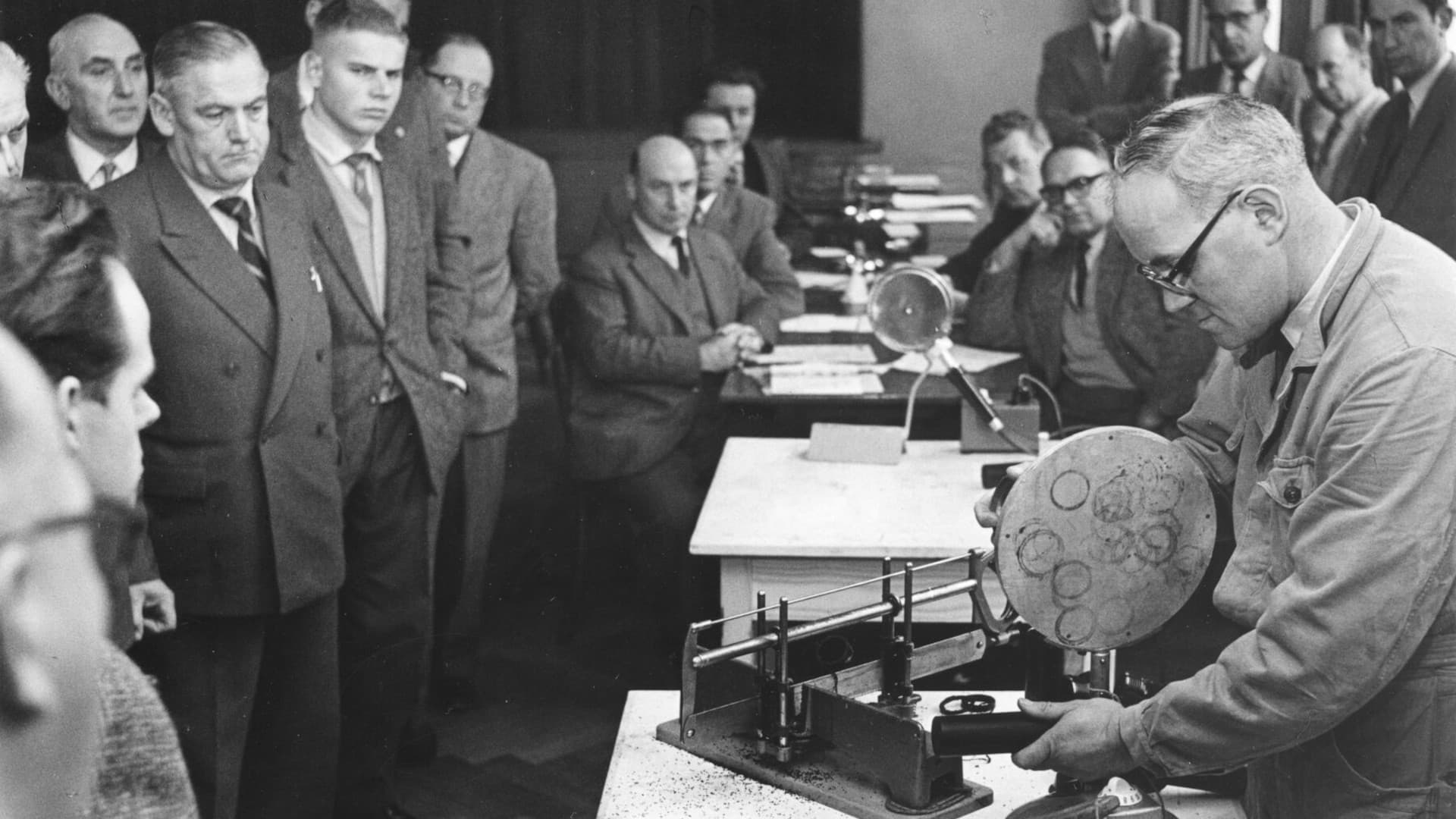 <p data-block-key="xz76p">Asiakas keskiössä. Asiakaskoulutuksia on järjestetty 1950-luvulta lähtien. Kursseilla esiteltiin esimerkiksi helppoa työskentelyä PE-liittimien kanssa.</p>