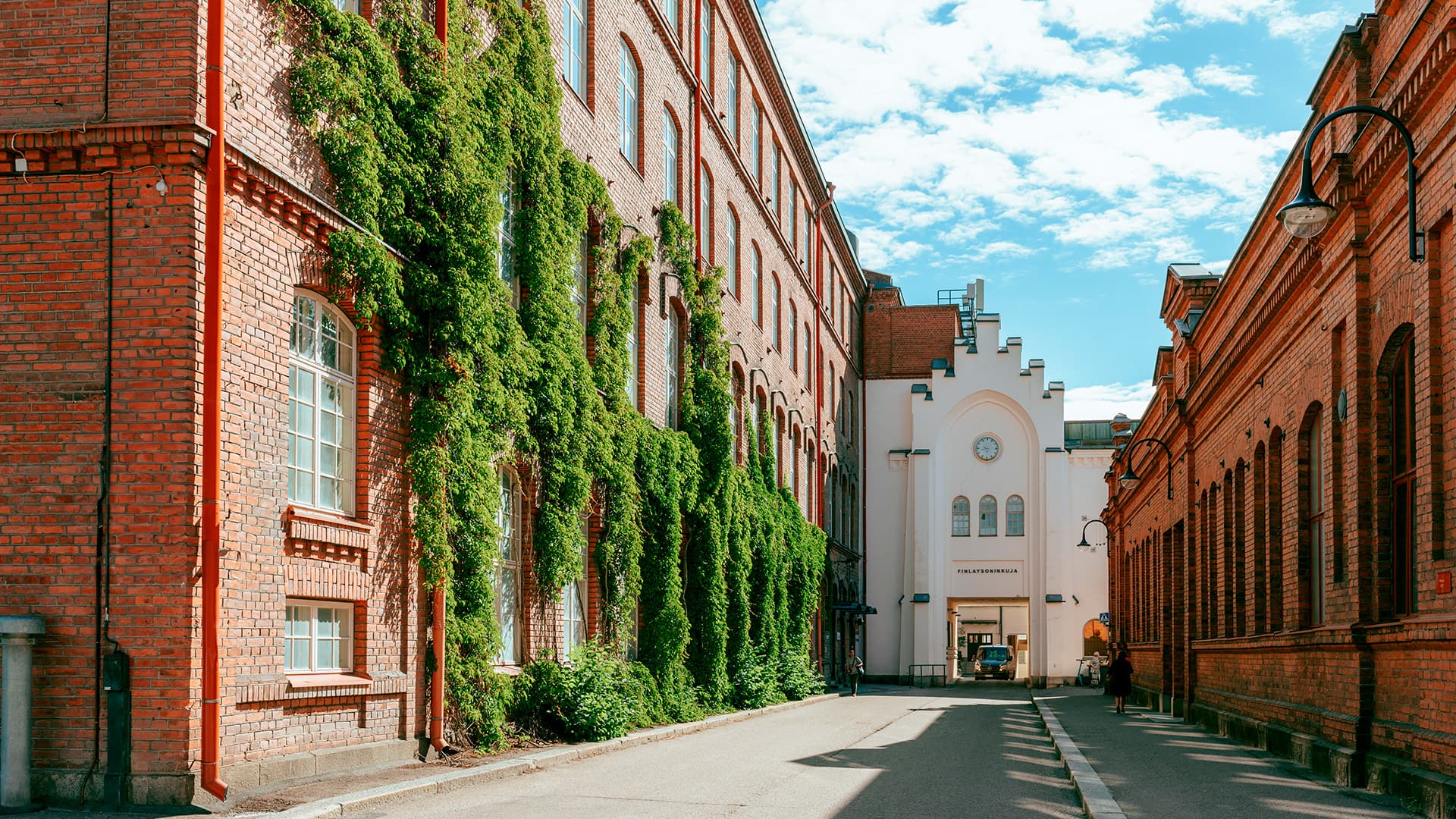 <p data-block-key="asjad">Kompaktin ja laadukkaan huoneratkaisun ympärille rakentuvan hotellikonseptin missiona on majoitusratkaisu, jossa viihtyisä miljöö, mainio asiakaskokemus, erinomainen yöuni ja edullinen hinta löytävät toisensa vastustamattomalla tavalla.</p>