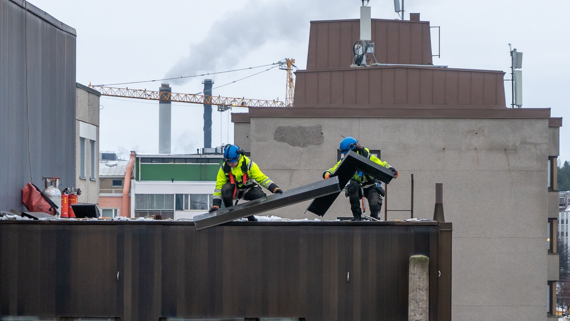 Kattotöissä Aluehallintovirasto AVI Miika Rautiainen 1920