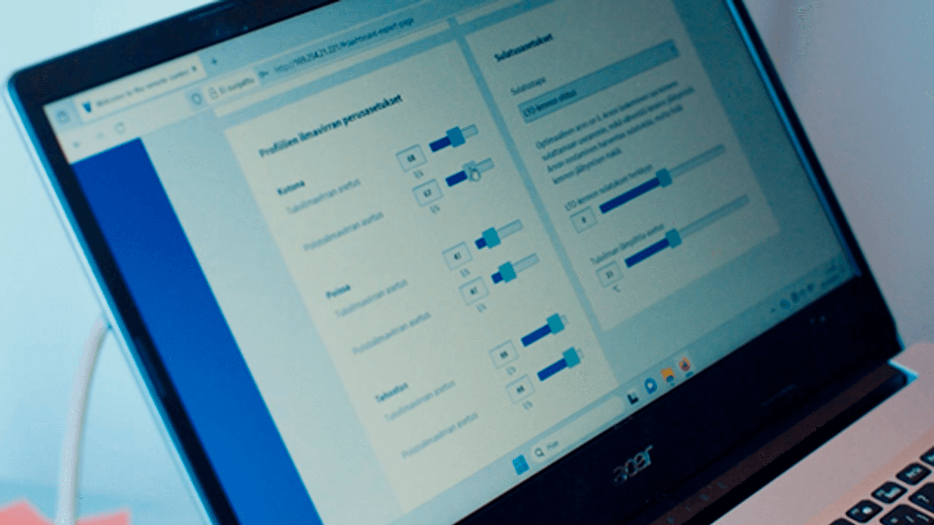 <p data-block-key="ez6id">CFi-koneiden käyttöönotto käy ohjaimella tai tietokoneella nopeasti, sillä ilmamäärät säädetään litroissa. (Kuva Vallox Oy)</p>