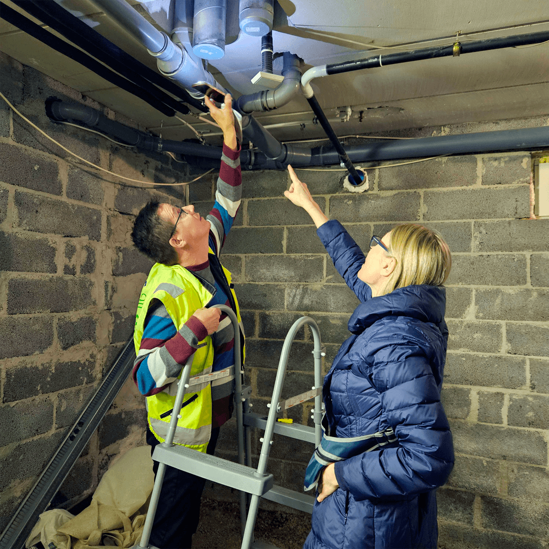 <p data-block-key="swiss">Kellaritilassa tarkasteltiin, miten kosteus oli vaikuttanut rakenteisiin ja mihin kohtiin kuivatus piti kohdistaa. (Kuva SafeDrying Oy)</p>