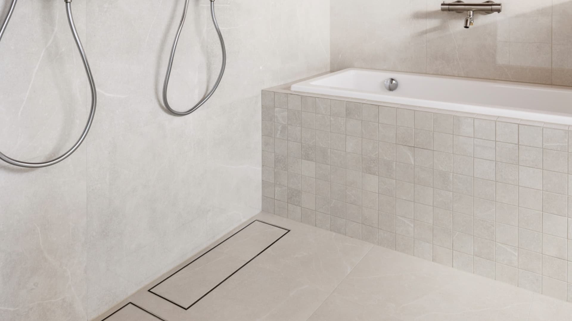 Linjalattiakaivo kylpyhuoneessa