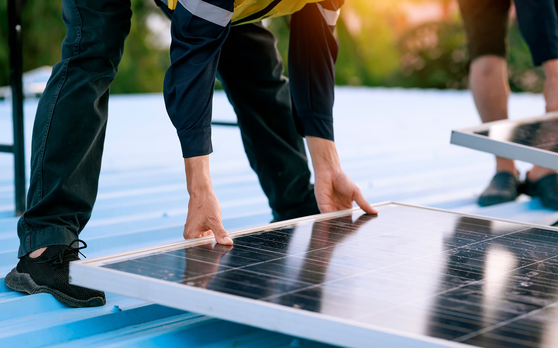 <p data-block-key="dbzo0"> Aurinkopaneelit ovat yksi kiinteistöjen energiatehokkuusinvestoinneista. LUT-yliopiston tutkimuksessa selvitettiin, mitkä tekijät vaikuttavat siihen, etenevätkö suunnitellut investoinnit toteutukseen. </p>