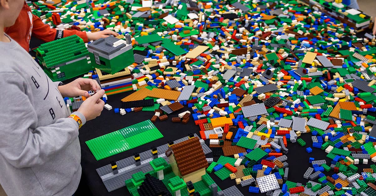 <p data-block-key="0ebio">Rakentelupisteelle tulee yli 100 kg LEGO Minecraft -palikoita!</p>