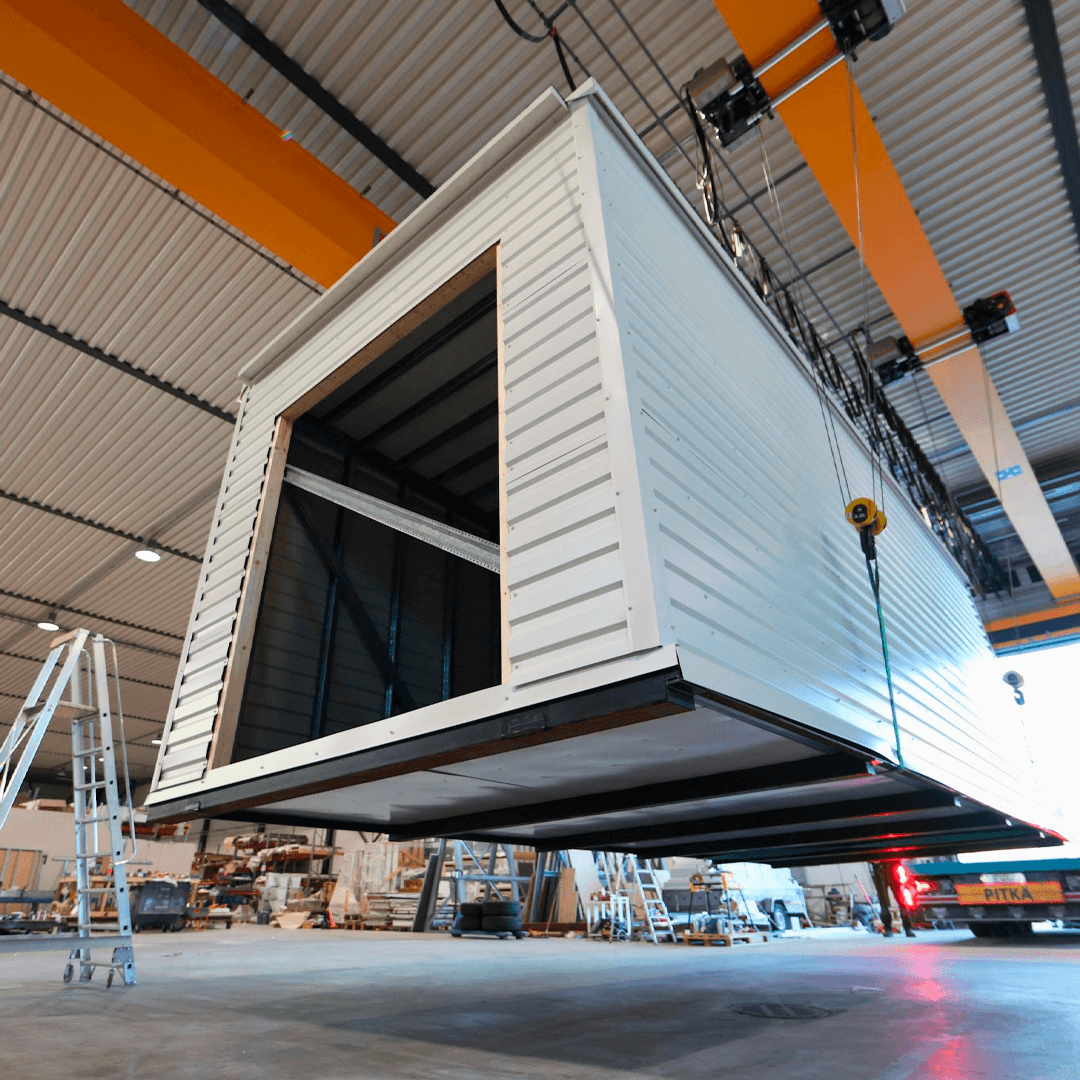 <p data-block-key="fsimy">Aulis Lundell Oy valmistaa teräsmoduuleja, jotka soveltuvat pysyviin ja siirrettäviin rakennuksiin – aina henkilöstömajoituksesta lisätilaratkaisuihin. (Kuva: Aulis Lundell Oy)</p>