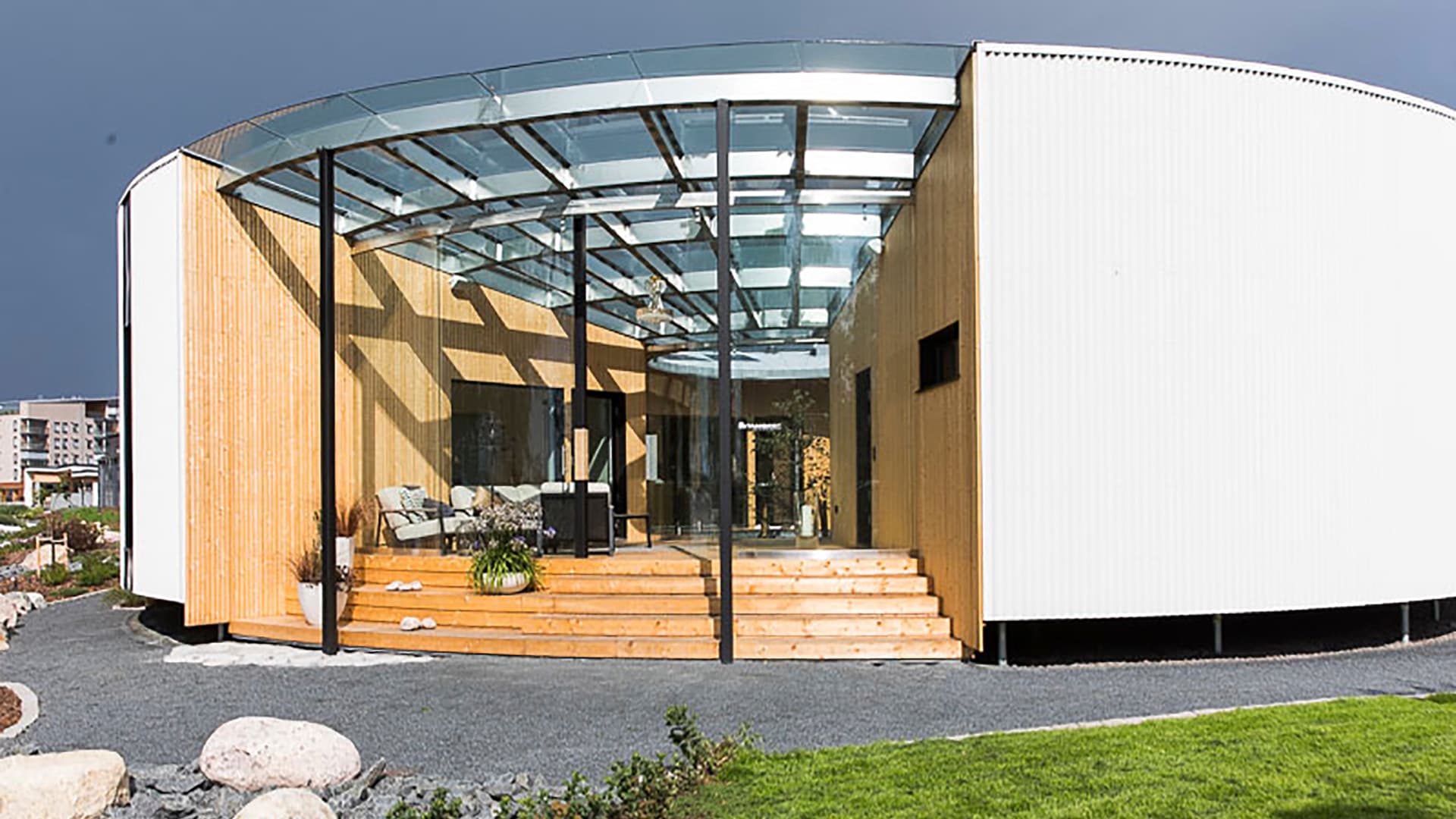 Kuvassa Lohjan asuntomessujen pyörre-talo