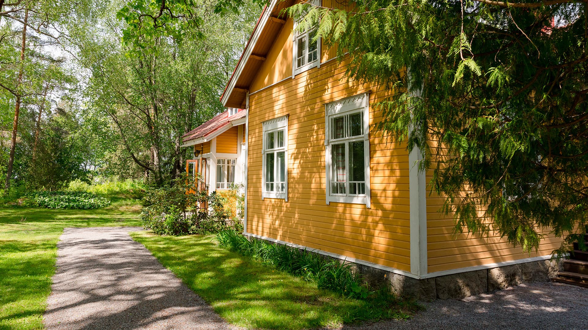 Vanhan koneen korvaava uusi laite ja iv-remonttiin suunniteltu kanavisto