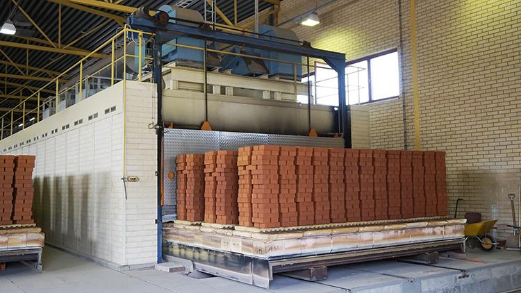 Wienerbergerin Korian tehtaalla tiilet poltetaan maakaasulla ja biokaasulla.